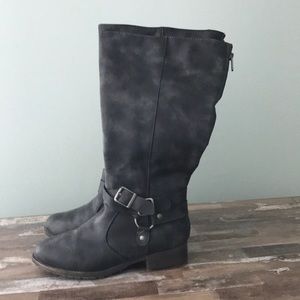 Calf high gray boots